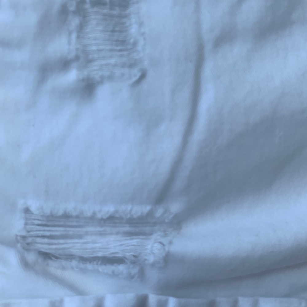 🌿A&F White Shorts🌿 - Picture 3 of 7